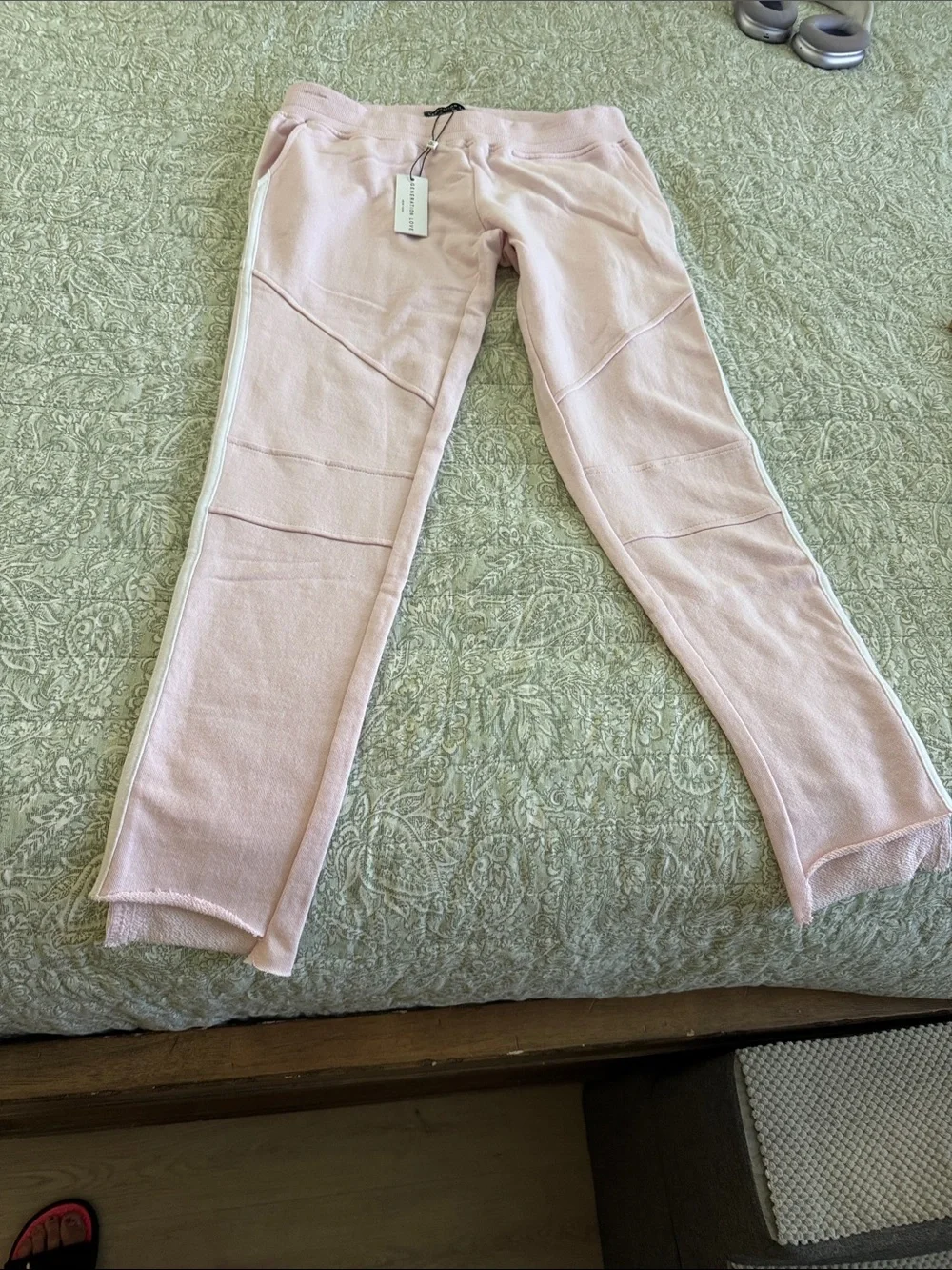 Generation Love Light Pink /lilac Women's Sweatpants with Side Stripe. Small NWT